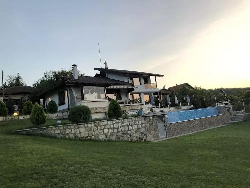 Luxurious Sunset Villa with Pool in Bozhichen