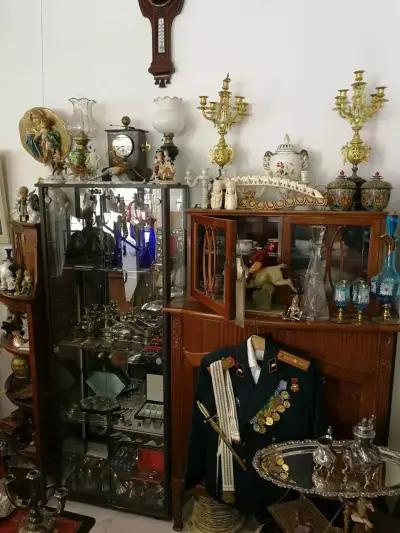 Антиквариат и Галерия "РАДЕВ" Antique Shop