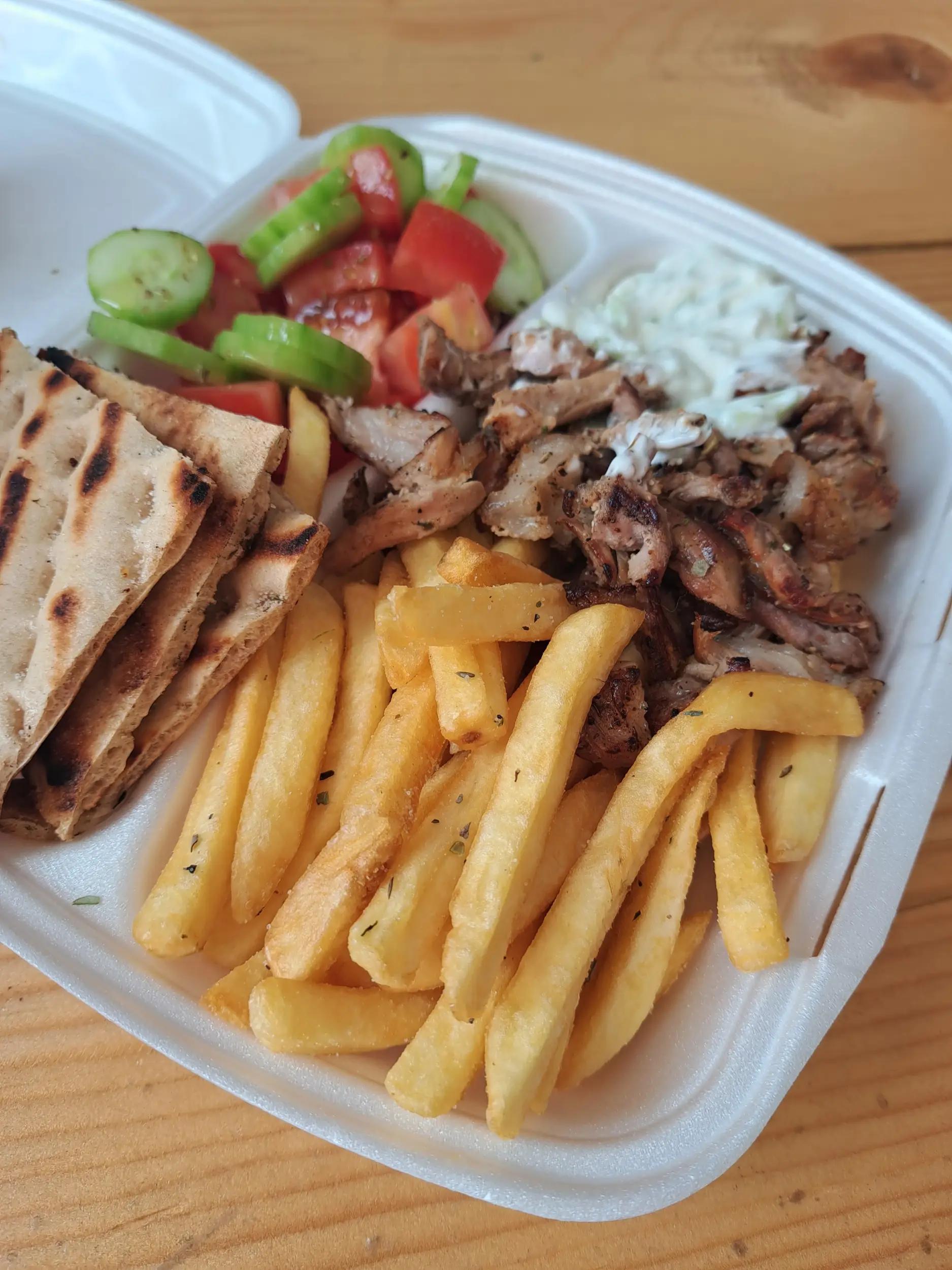 Mr.Gyros Гирос доставки, бургери, порции Гирос, салати.