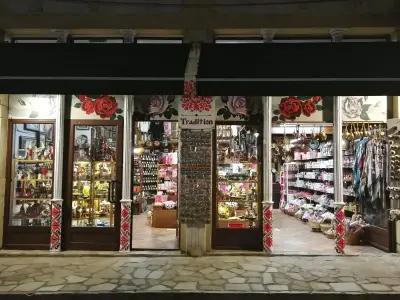 SOUVENIRS AND ROSE OIL (Магазин за сувенири TRADITION)