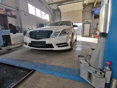 Mercedes Auto