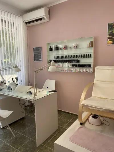 The little nail art studio