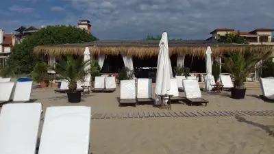 Marea Beach Bar & Restaurant