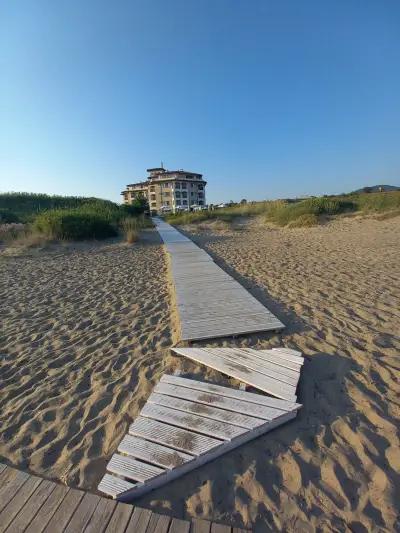 Toma's Residence - Front Beach