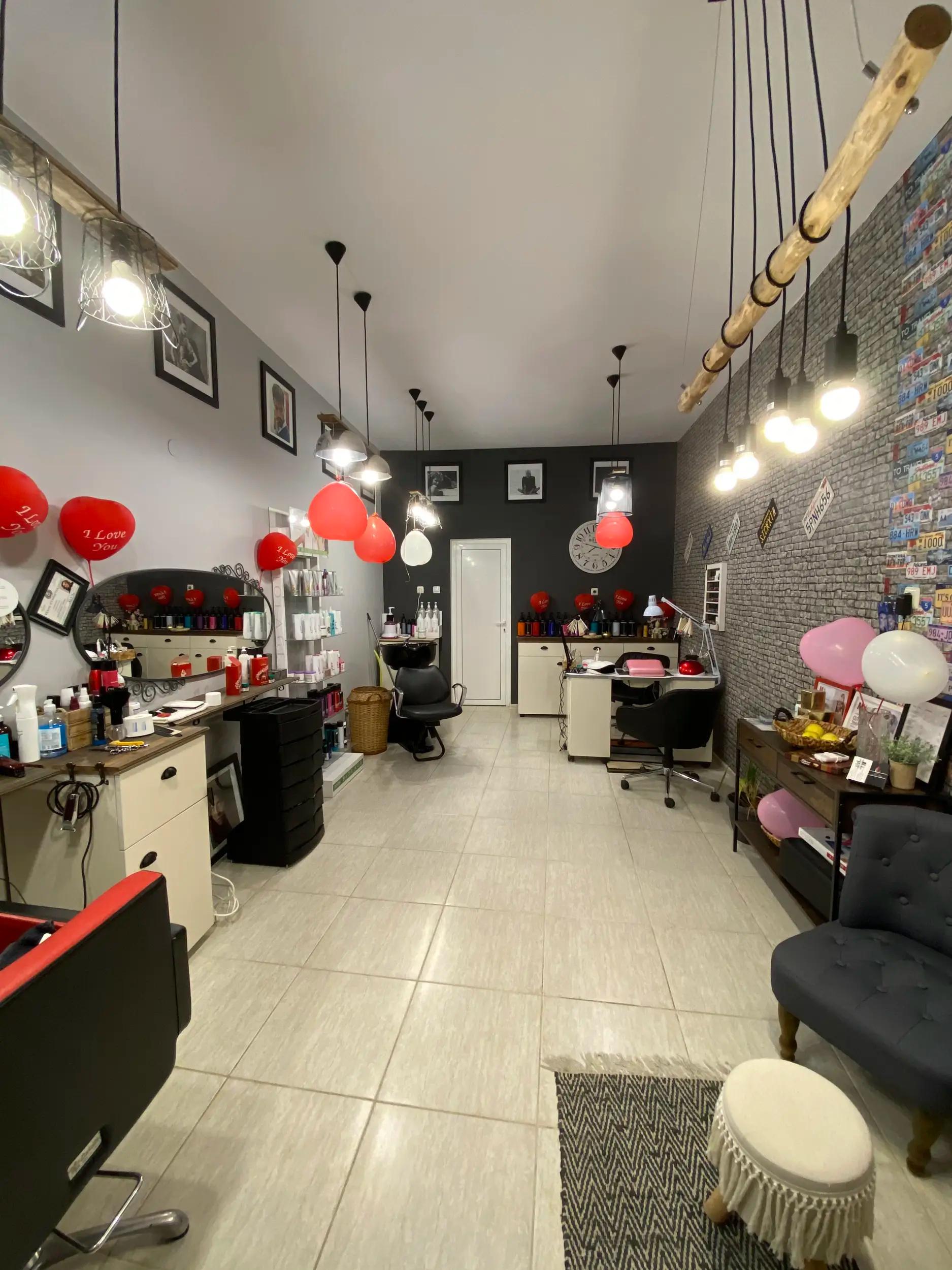 BONNIE'S BEAUTY SHOP - Beauty salon