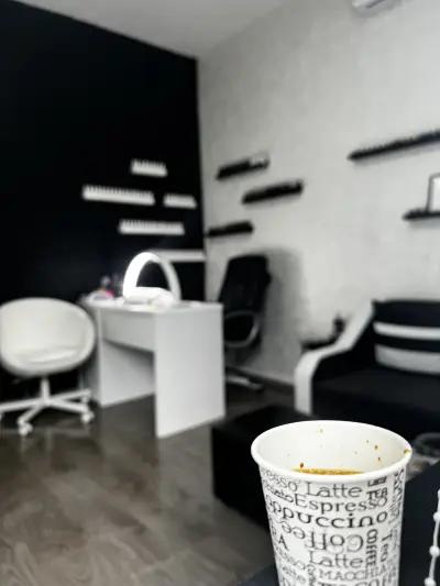 Black and white nail studio