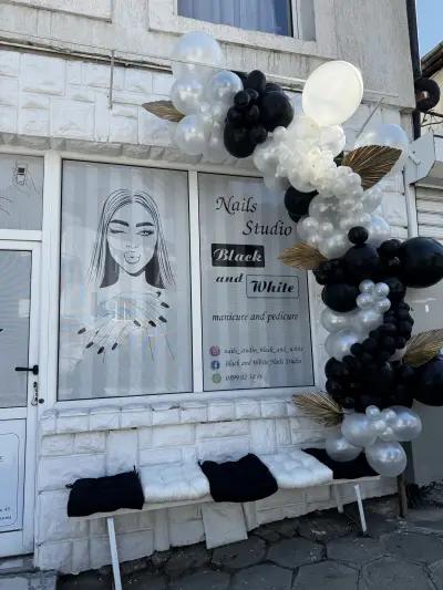 Black and white nail studio