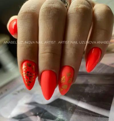 Anabel Uzunova Nail Artist