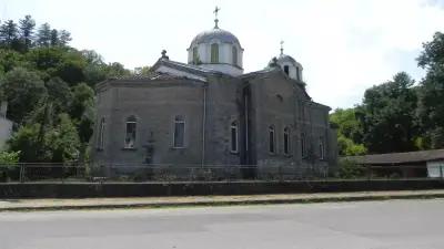 Храм „Свети Великомъченик Димитрий Солунски“