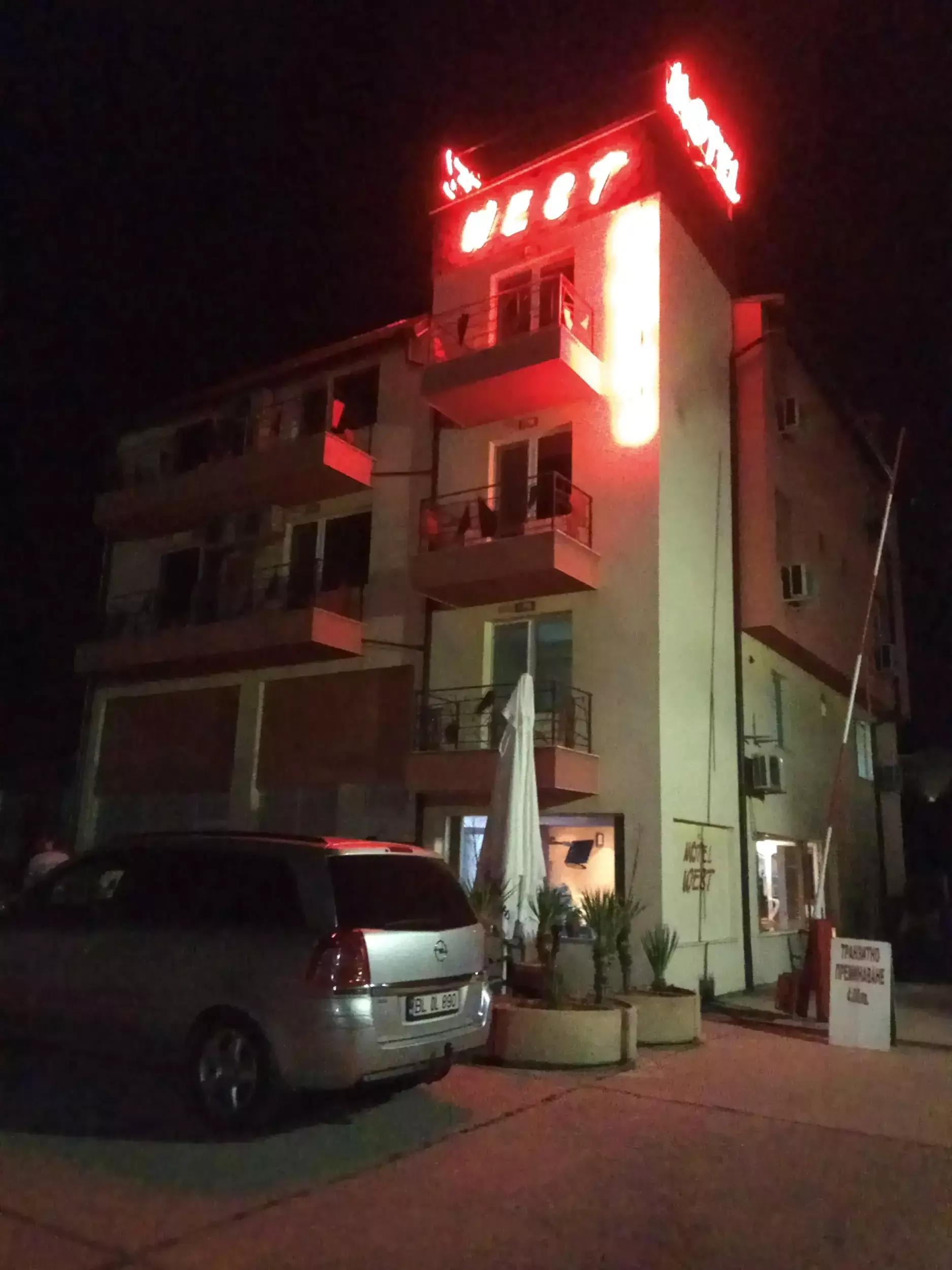 Hotel West