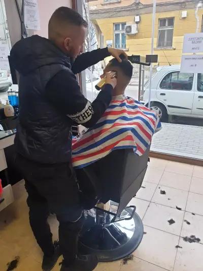 Бръснарски салон M-star Barbershop and Massages.