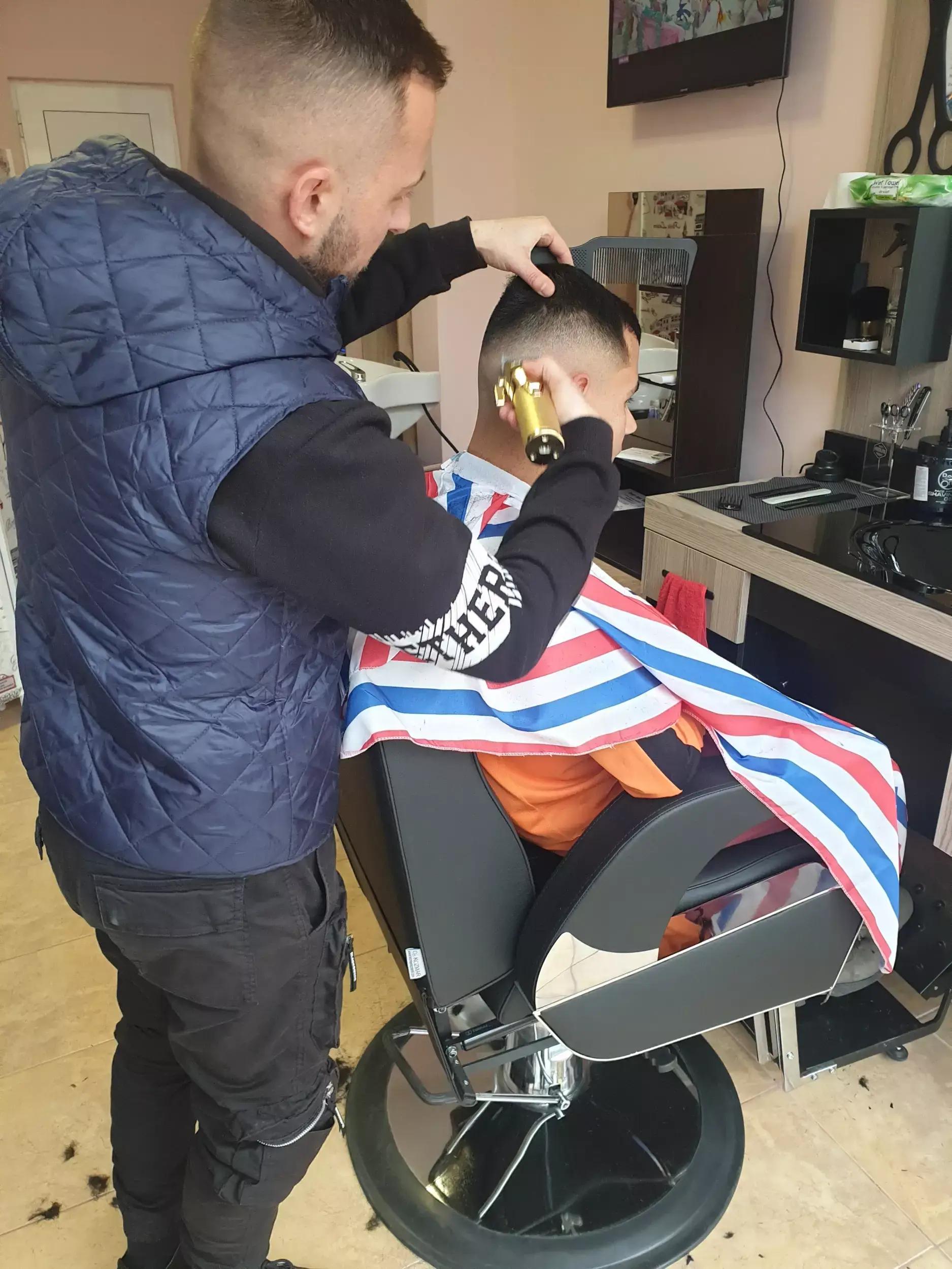 Бръснарски салон M-star Barbershop and Massages.