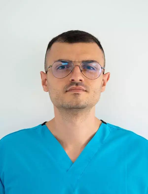 Др. Томислав Лазаревски Ортопед-Травматолог Dr. Tomislav Lazarevski Orthopaedic - Traumatologist