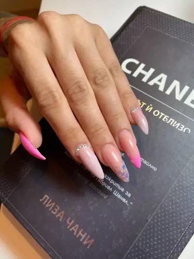 МАНИКЮРНИЦЪ VIVI NAILS