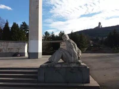 Паметник „Създатели на българската държава“ град Шумен