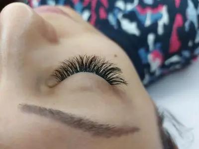 Pretty Lashes by Mirela