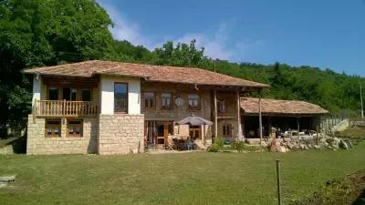 Lisi Vrah Campsite and B&B