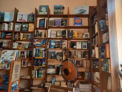 Shakespeare & Friends Bookshop, Книжарница Шекспир и приятели