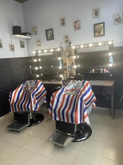 Elegant Men Barbershop