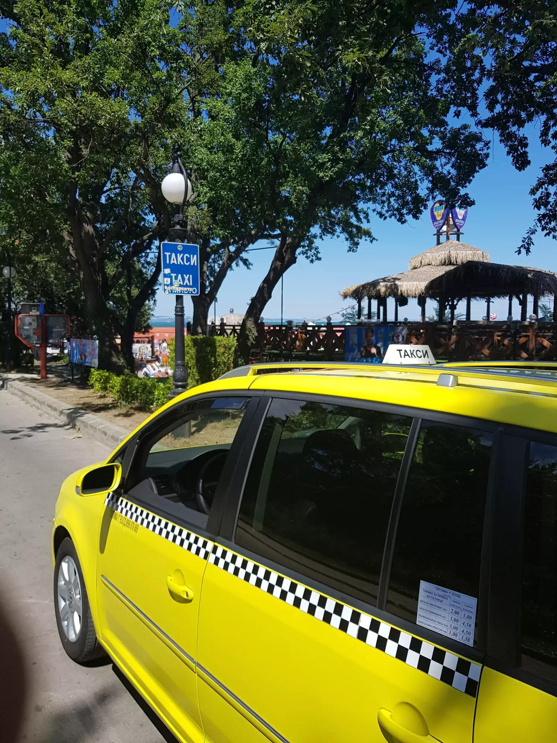 Taxi Service around Albena