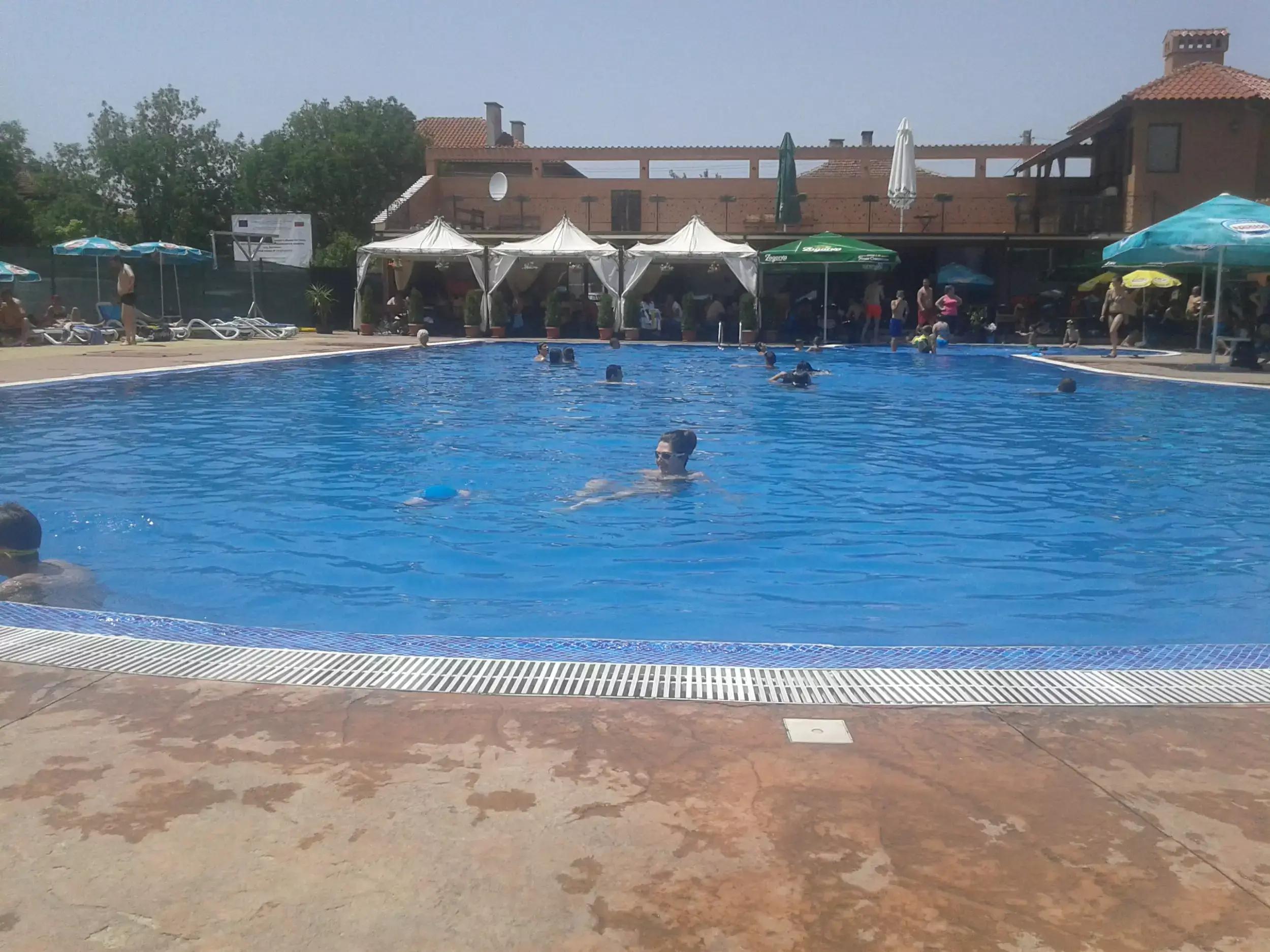 Ozio Pool