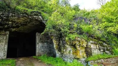 Лъженската пещера (пещера Мандрата)