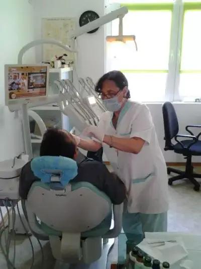 D-R MARGARITA MANOLOVA-DENTIST