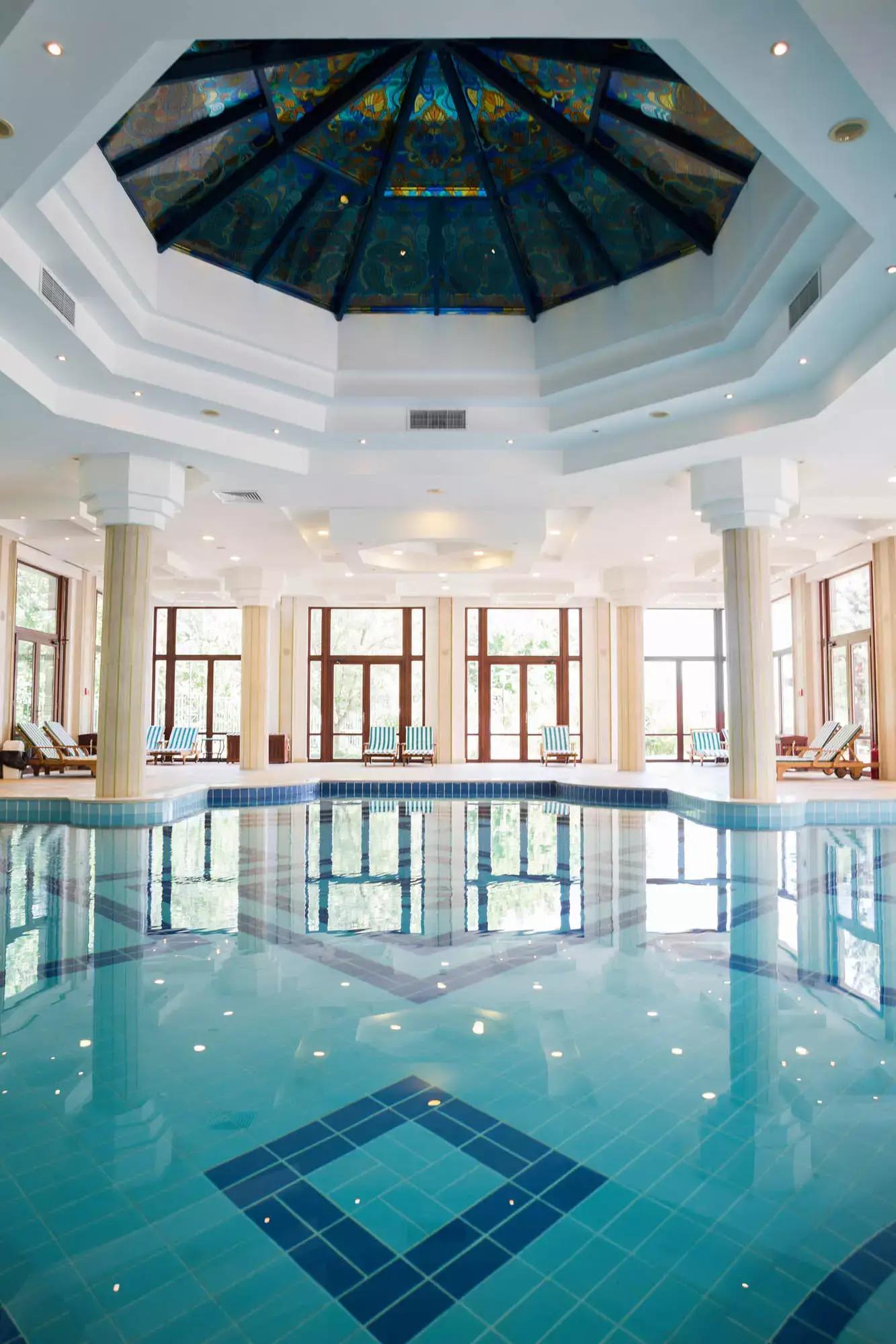 Фитнес център "Emerald Spa & Wellness Center"