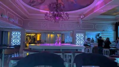 Lounge & Piano Bar